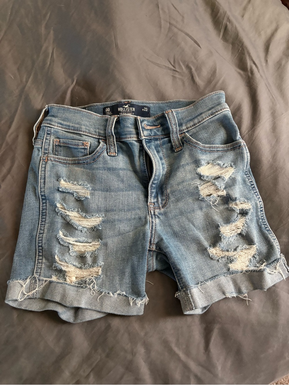 Hollister Women's Distressed Light-Med Blue Denim Mid Rise 5” Shorts Size 00 23